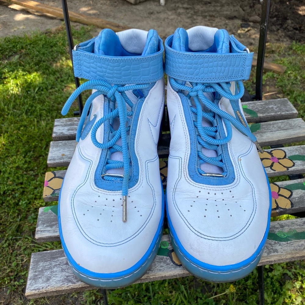 Basketball sneakers